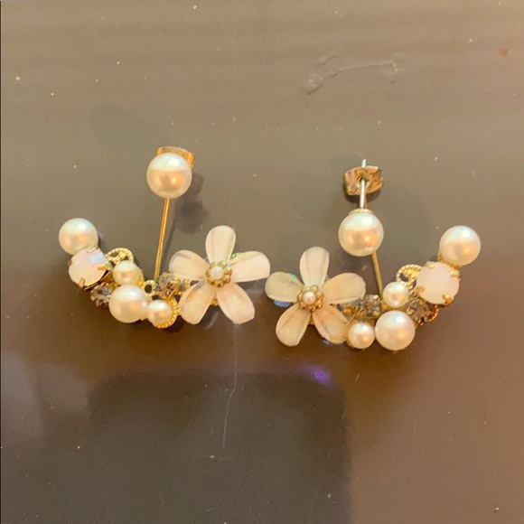 3D Earrings - Picture 1 of 2